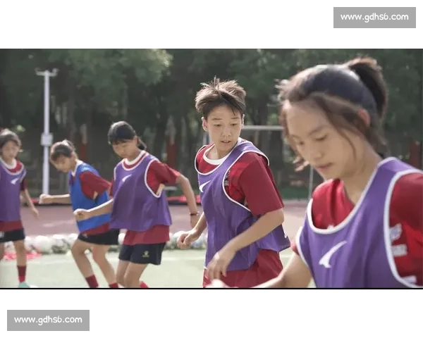甘肃青少年女足出征喀什 绿茵场上绽放民族团结之花